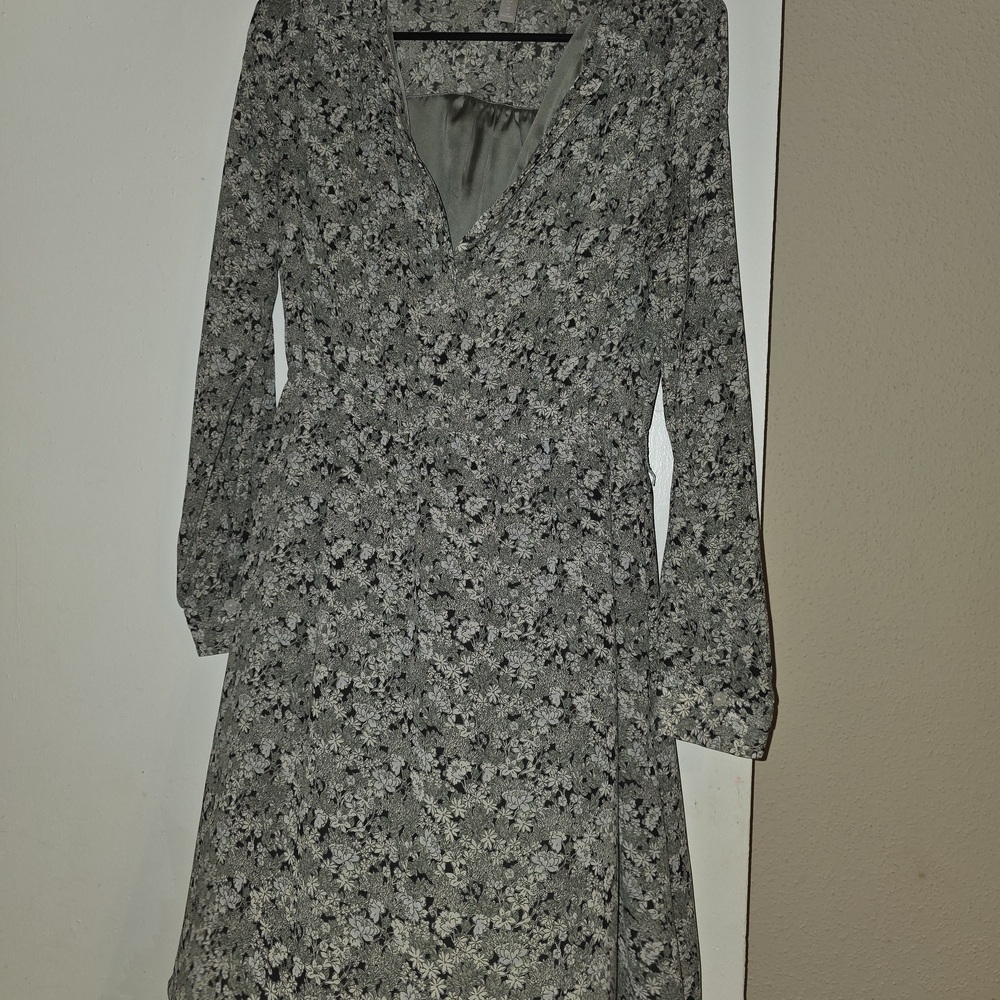 H&M Black and White Sheath Dress with Bishop Sleeves
